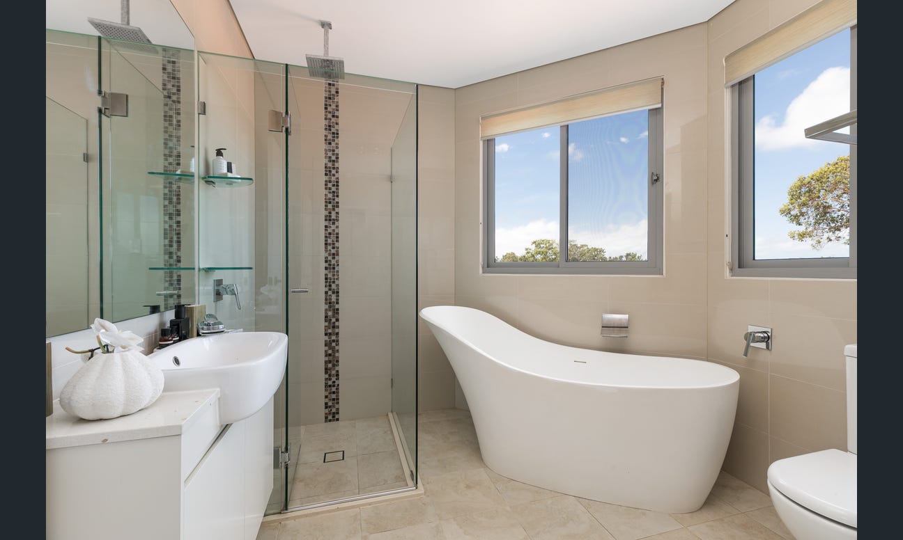 Bathrooms image 6